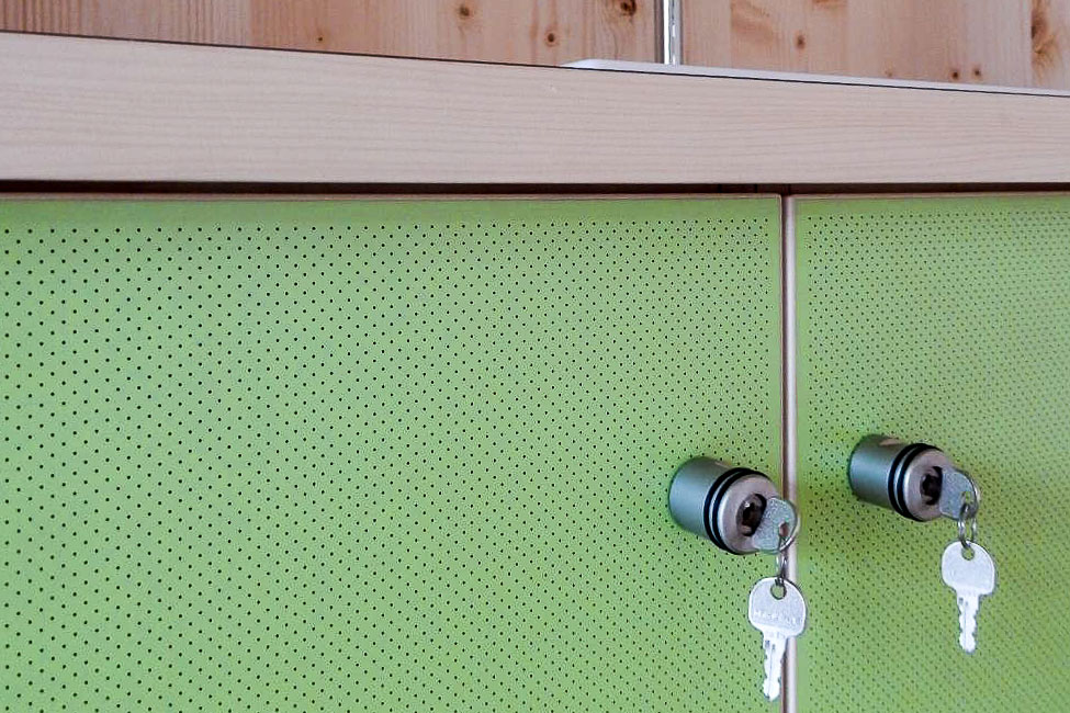 Schalldämmende Akustikfront für z. B. Möbeltüren und Möbelelemente